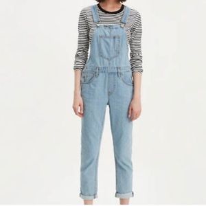 Levi’s Overall’s Skinny Fit Size Small
